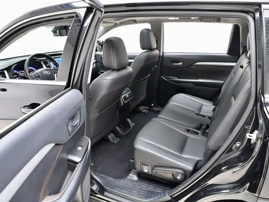Toyota Highlander 2020 — фото 13