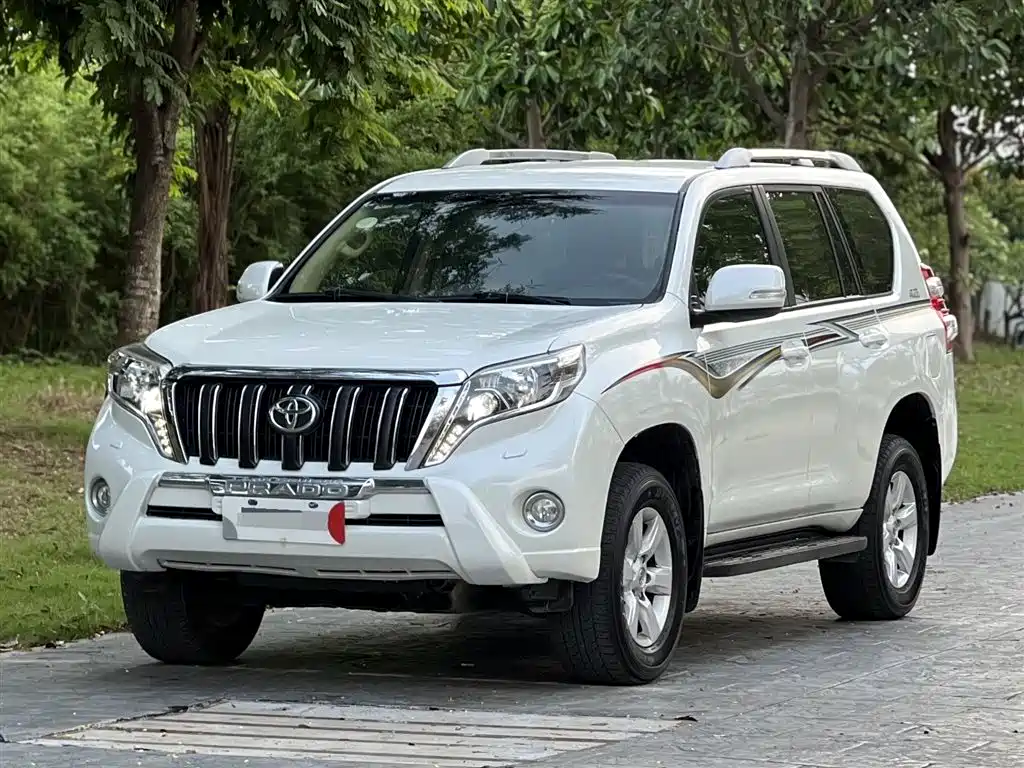 Toyota Prado 2015 — фото 1