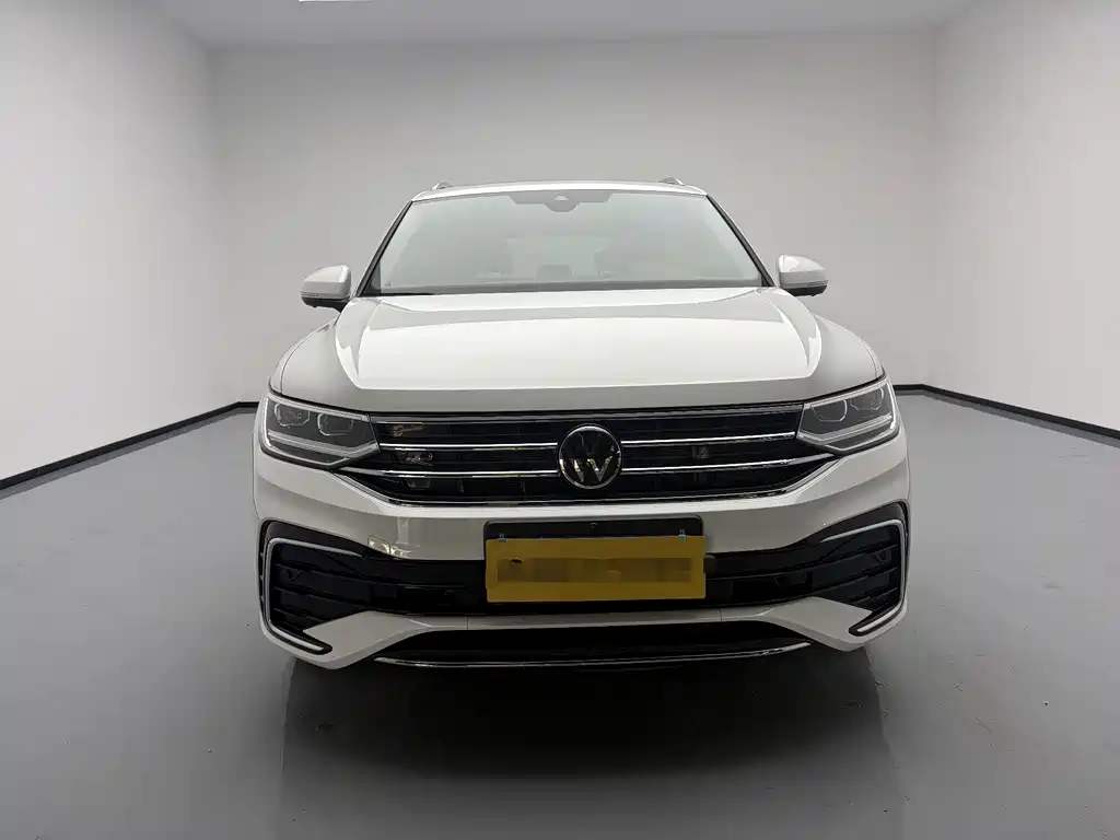 Volkswagen Tiguan L 2023 — фото 2