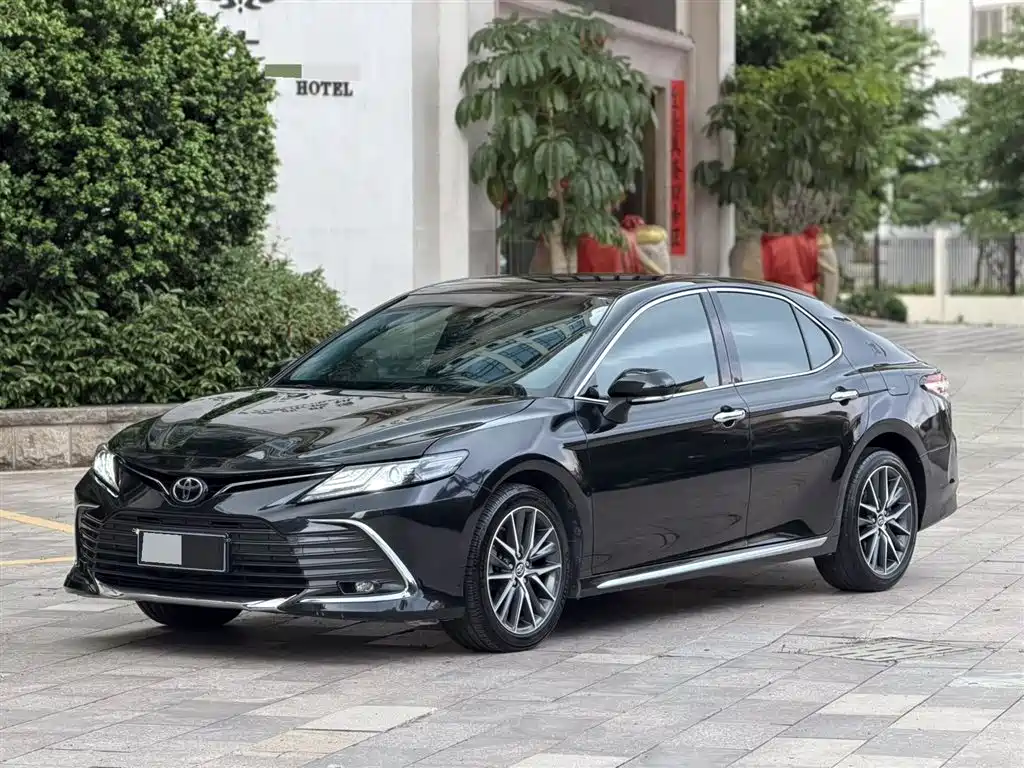 Toyota Camry 2024 — фото 1