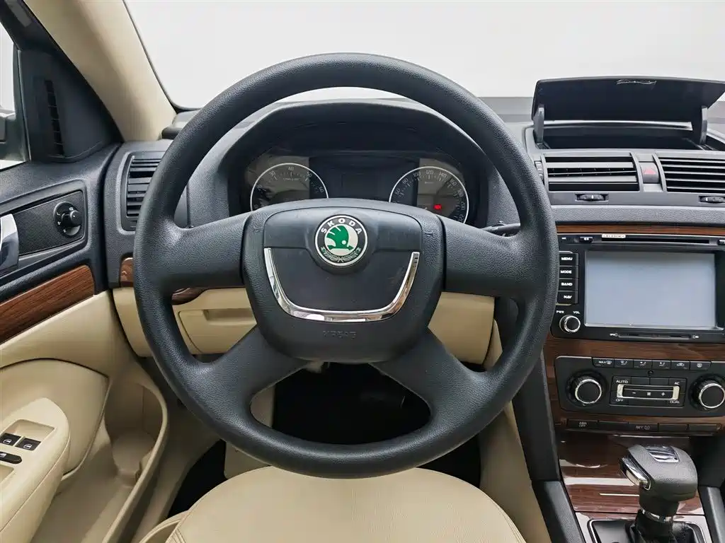 Skoda Octavia 2013 — фото 11