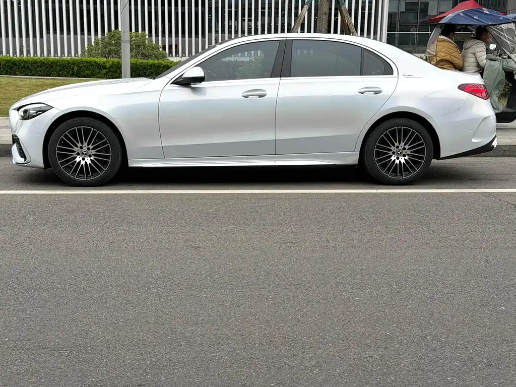 Mercedes-Benz C-Class 2023 — фото 3