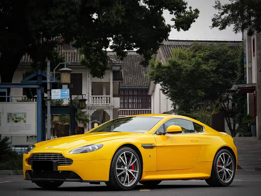 Aston Martin V8 Vantage 2017