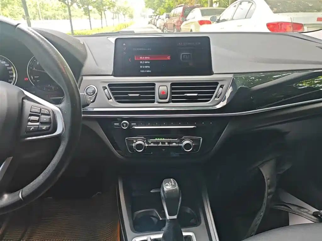 BMW 1 Series 2019 — фото 13