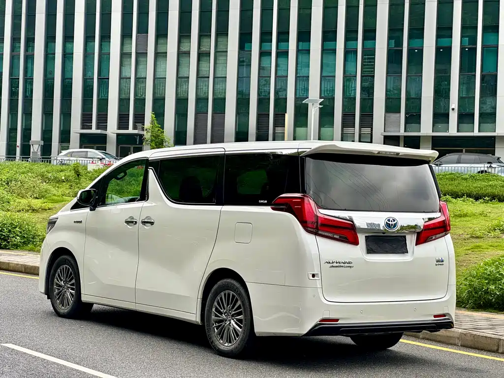Toyota Alphard 2019 — фото 16