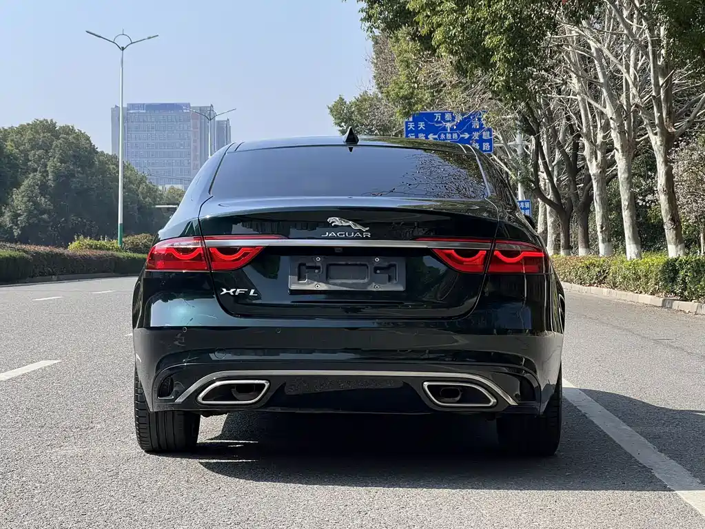 Jaguar XFL 2022 — фото 16