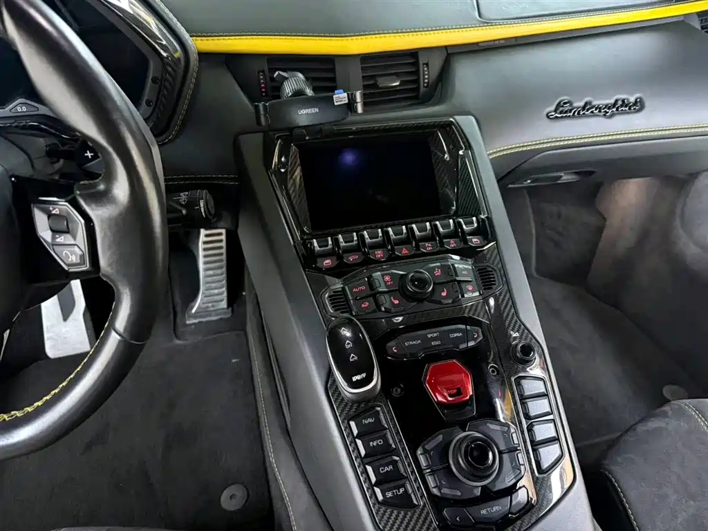 Lamborghini Aventador 2017 — фото 14