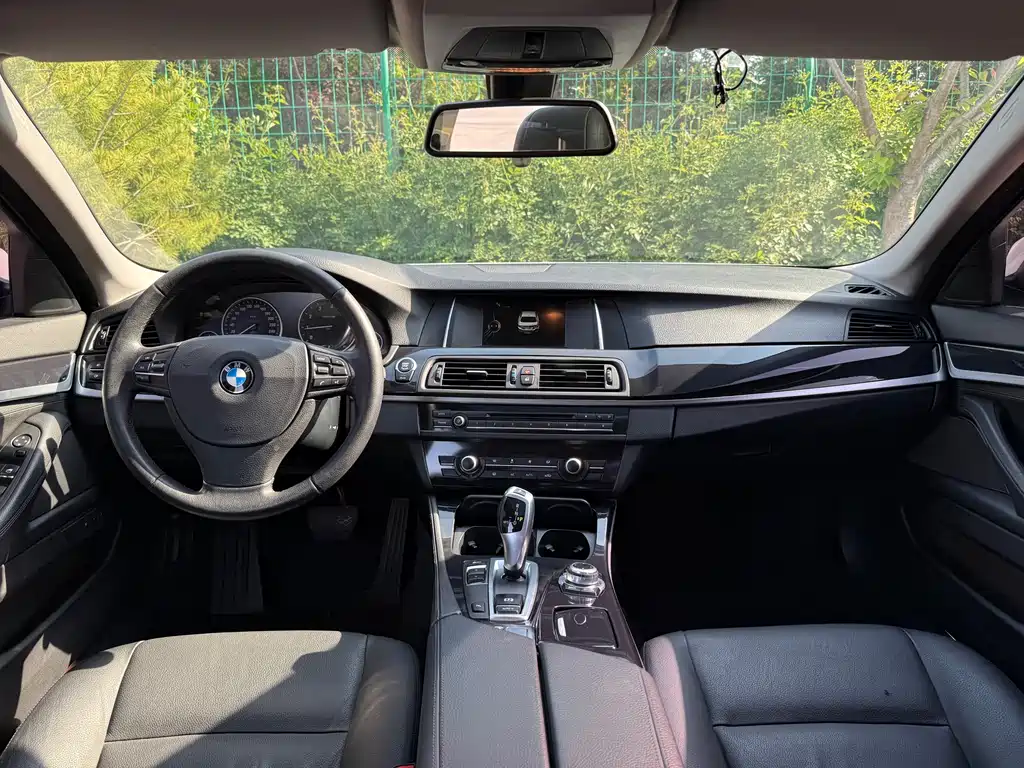 BMW 5 Series 2016 — фото 13