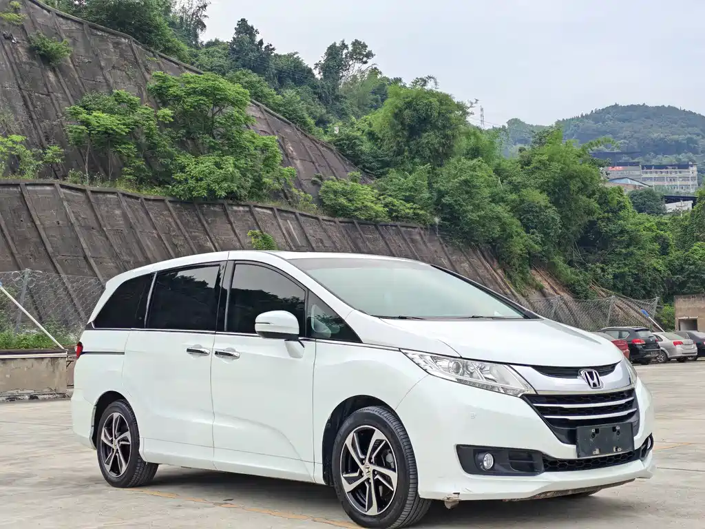 Honda Odyssey 2017 — фото 2