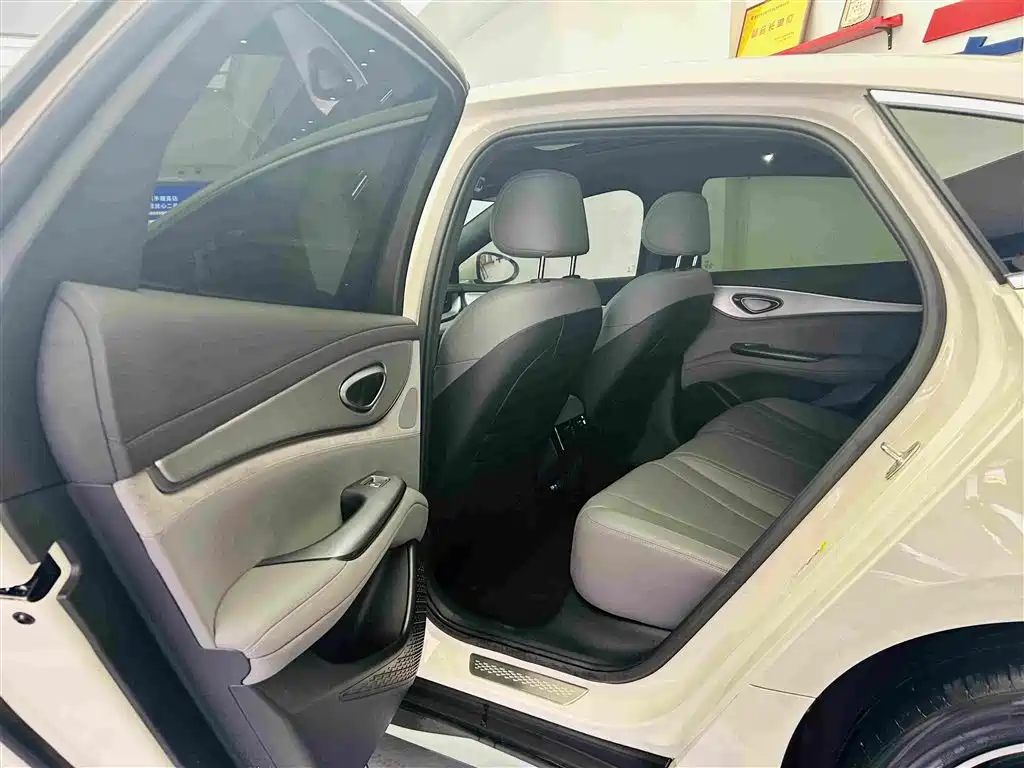 BYD Seal 07 DM-i 2025 — фото 23