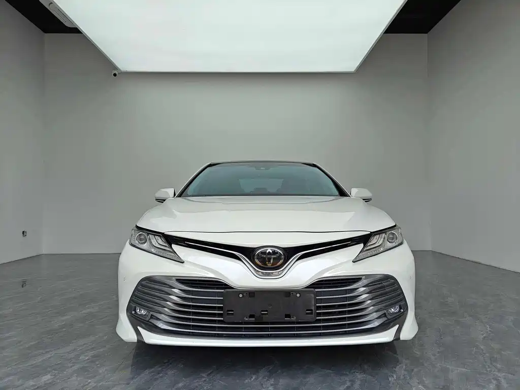 Toyota Camry 2020 — фото 2