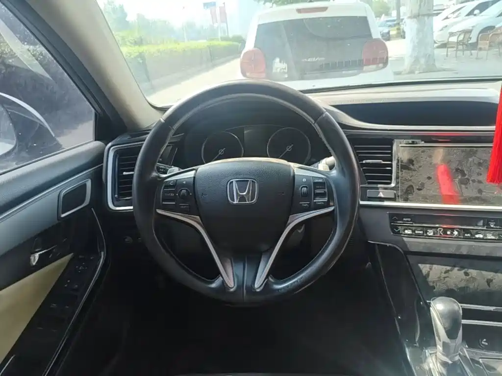 Honda Spirior 2015 — фото 11