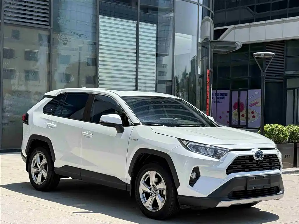 Toyota RAV4 2022 — фото 3