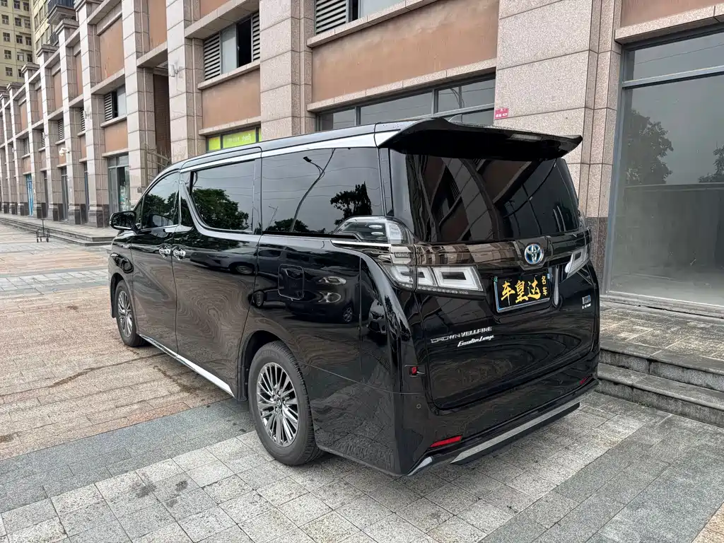Toyota Vellfire 2023 — фото 3