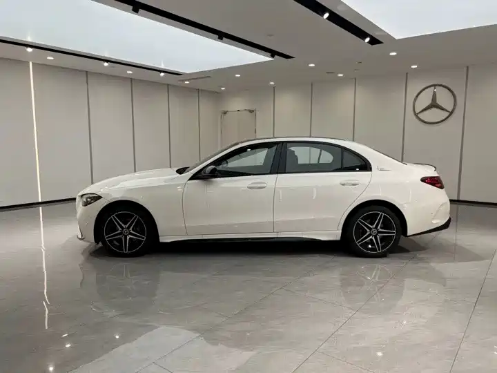 Mercedes-Benz C-Class 2024 — фото 10
