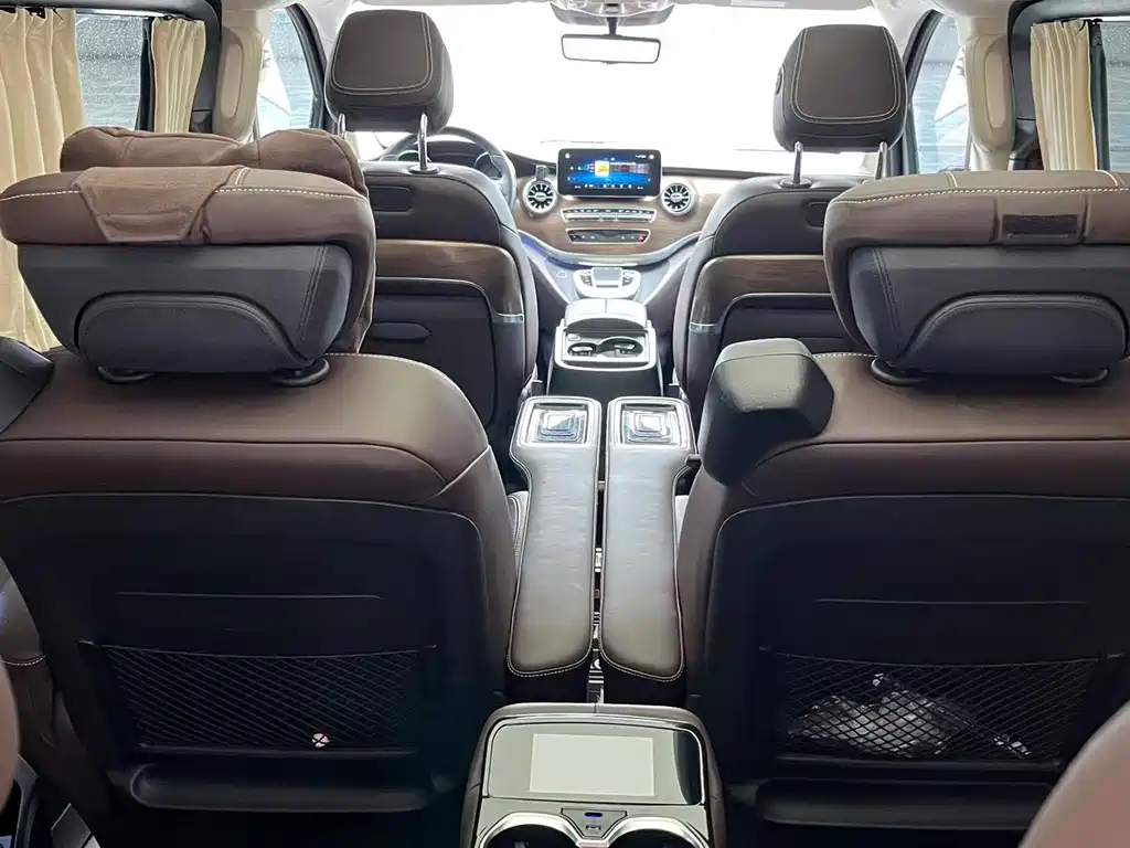 Mercedes-Benz V-Class 2023 — фото 10