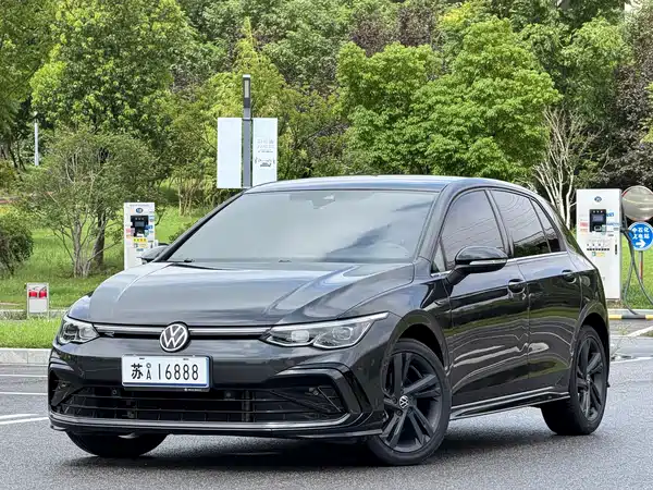 Volkswagen Golf 2021