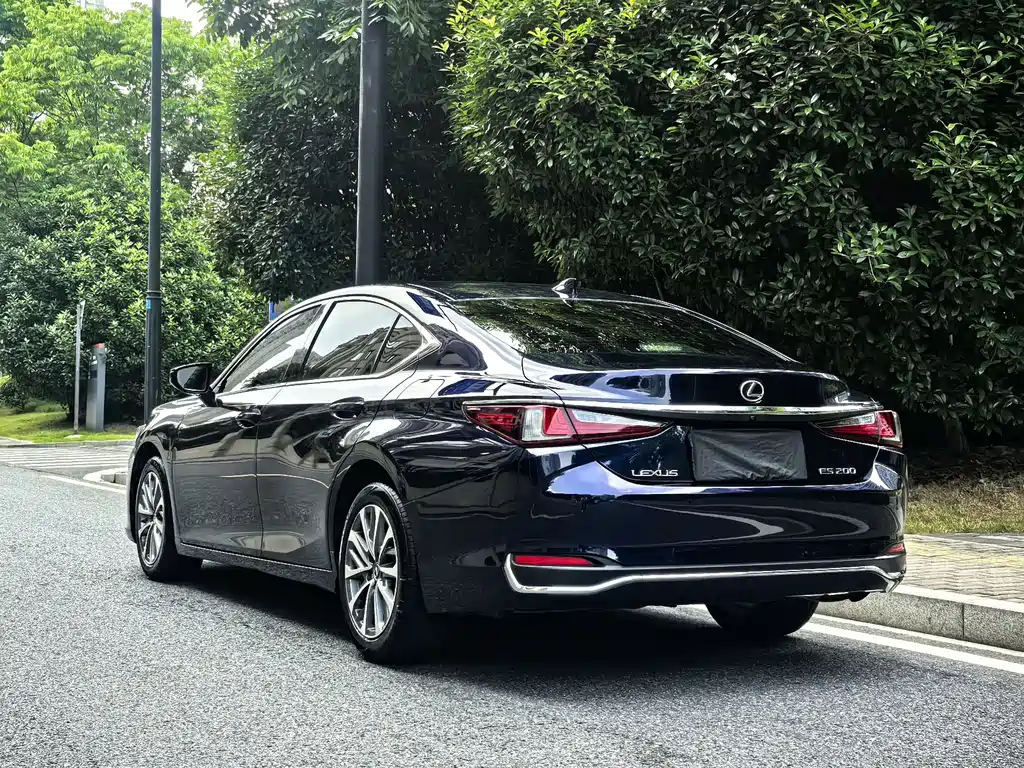 Lexus ES 2023 — фото 6