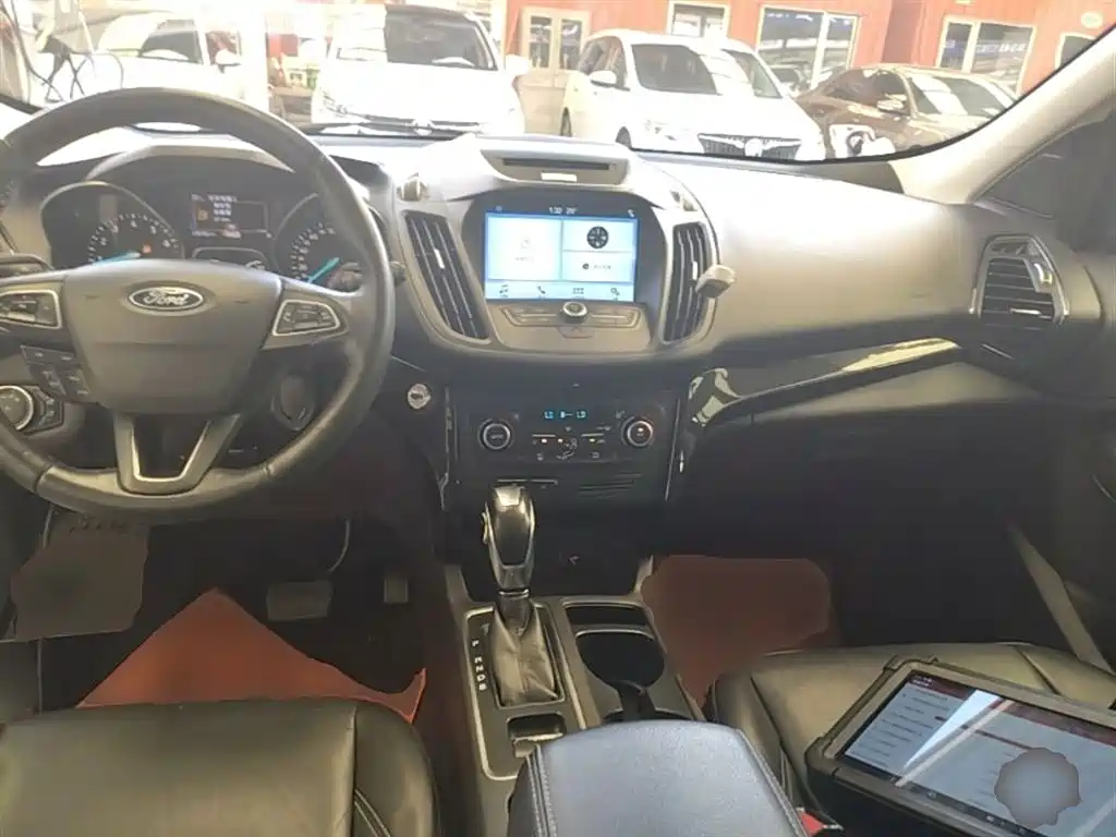 Ford Kuga 2018 — фото 10