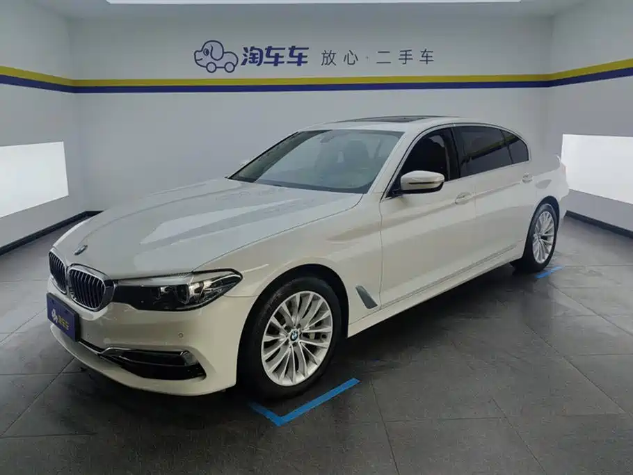 BMW 5 Series 2019 — фото 1