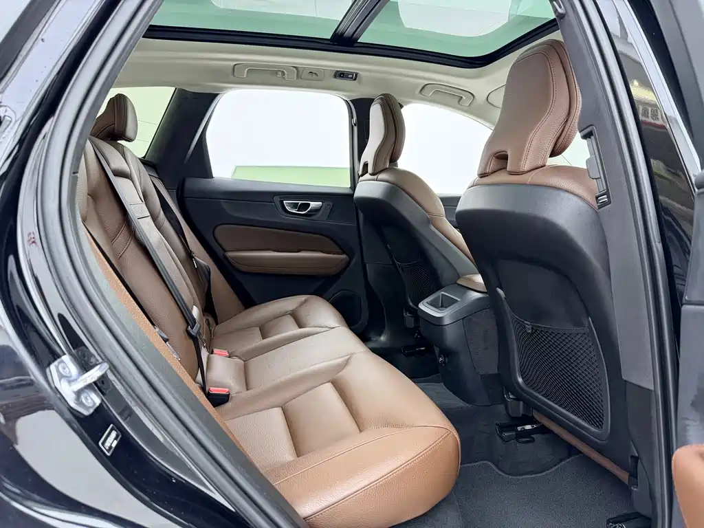 Volvo XC60 2019 — фото 13