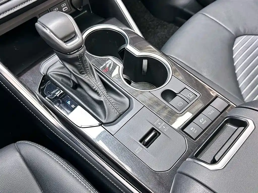 Toyota Crown Kluger 2024 — фото 15