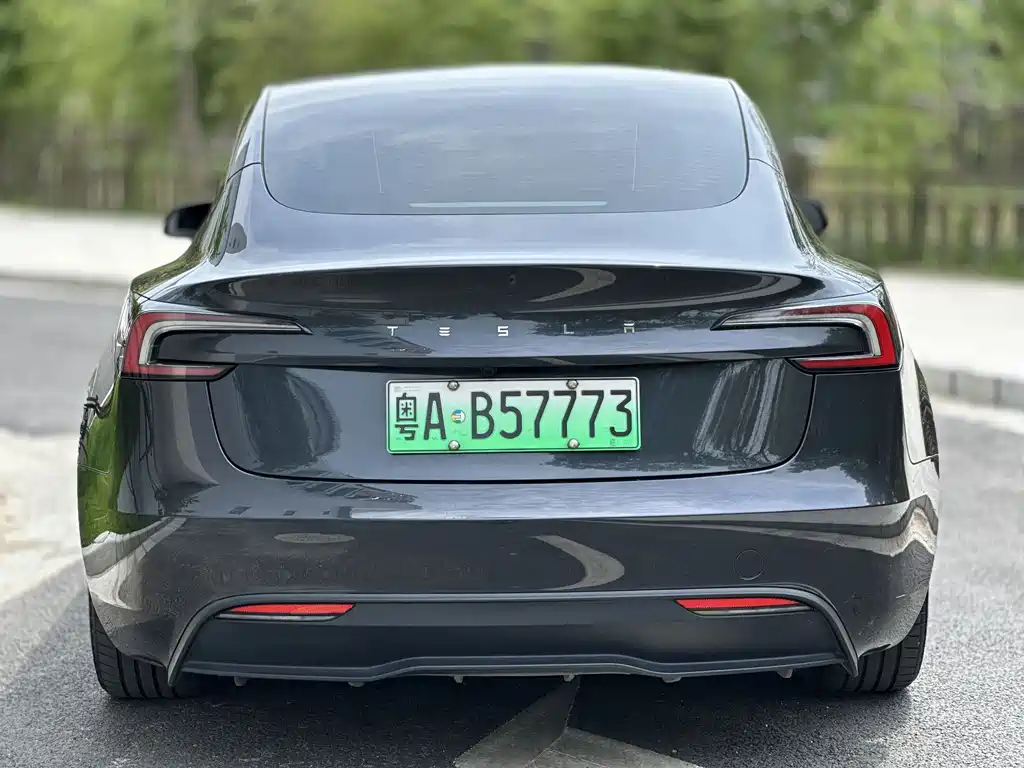 Tesla Model 3 2025 — фото 8