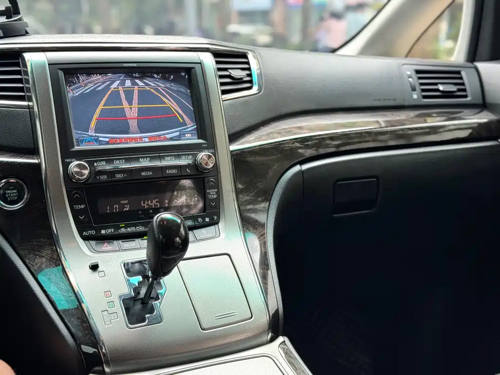 Toyota Alphard 2014 — фото 10