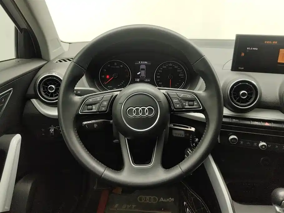 Audi Q2L 2019 — фото 15
