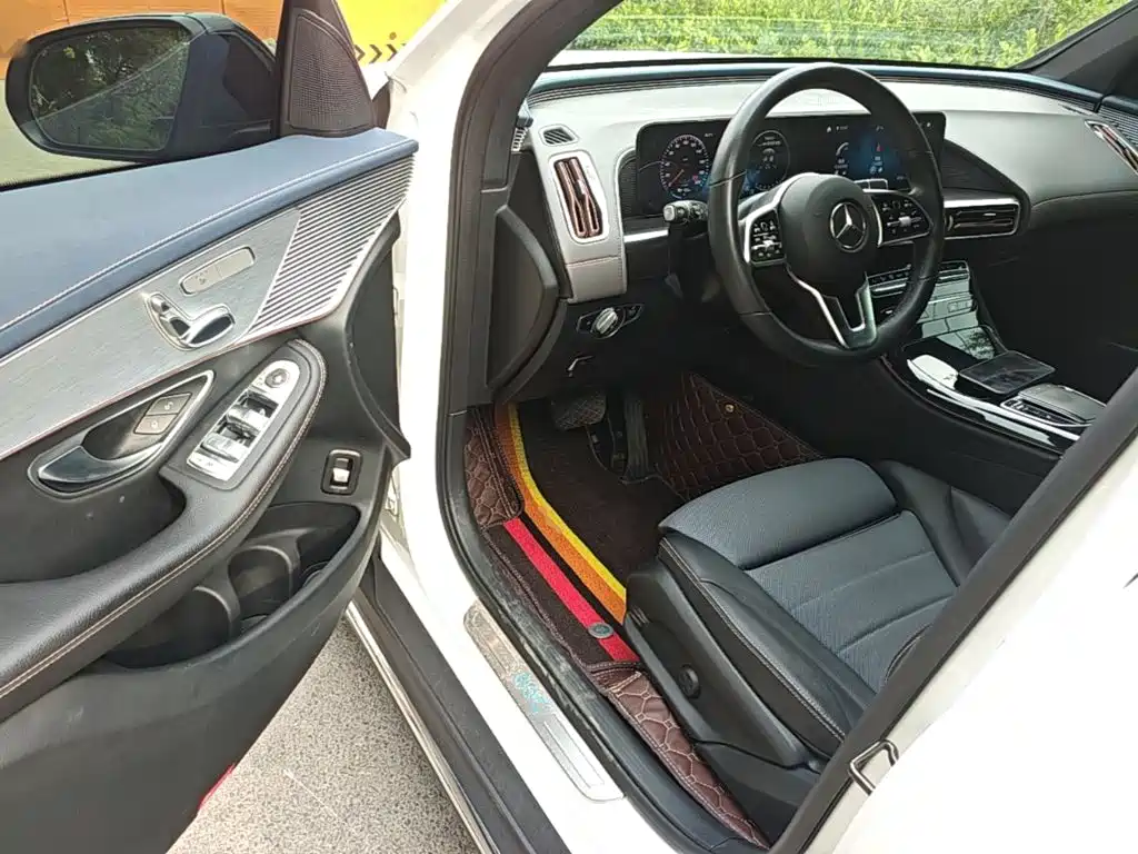 Mercedes-Benz EQC 2022 — фото 16