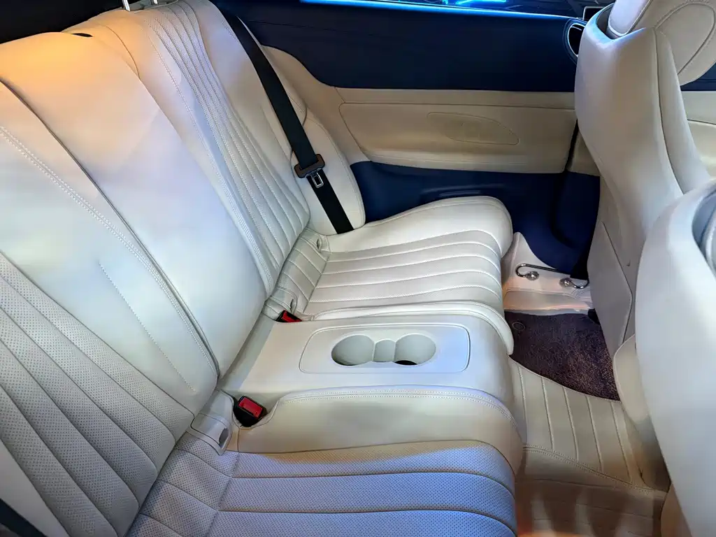 Mercedes-Benz E-Class 2022 — фото 11