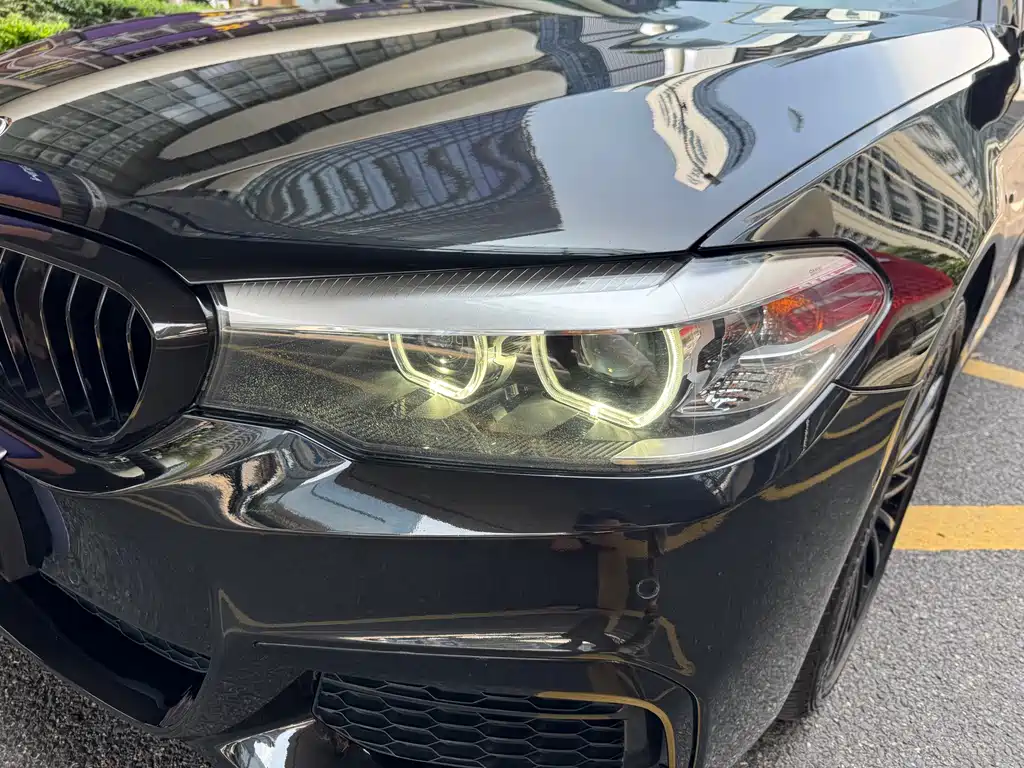 BMW 5 Series 2019 — фото 11