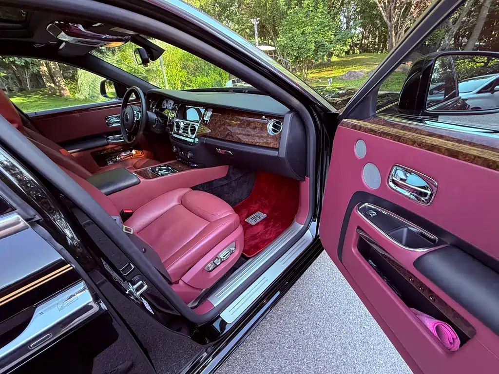 Rolls-Royce Ghost 2018 — фото 15