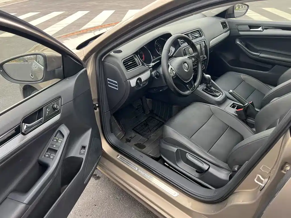 Volkswagen Sagitar 2017