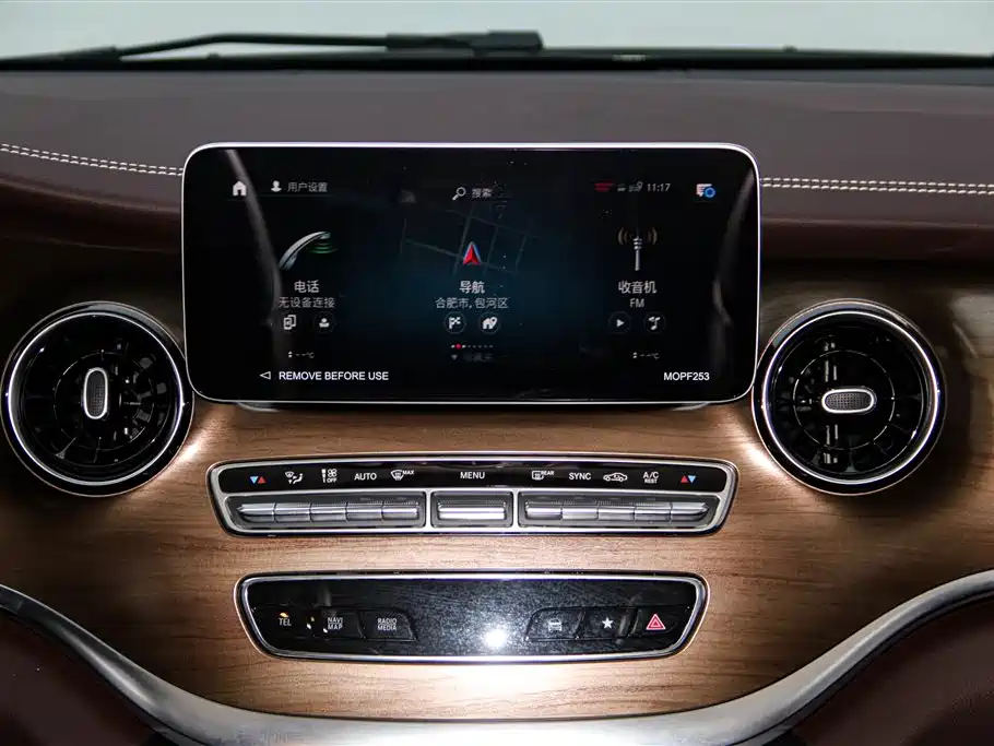 Mercedes-Benz V-Class 2023 — фото 16