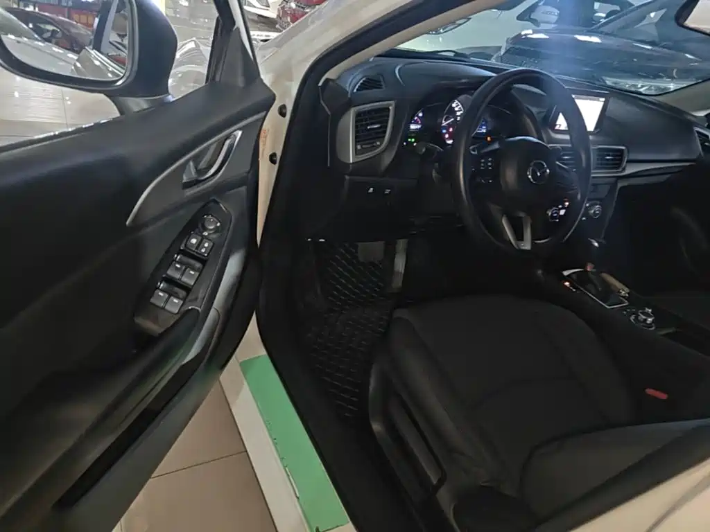 Mazda 3 Axela 2017 — фото 16