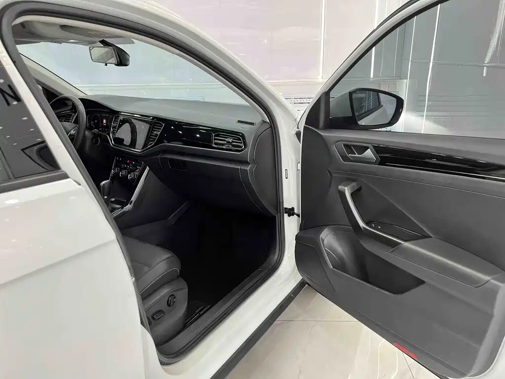 Volkswagen T-Roc 2023 — фото 18