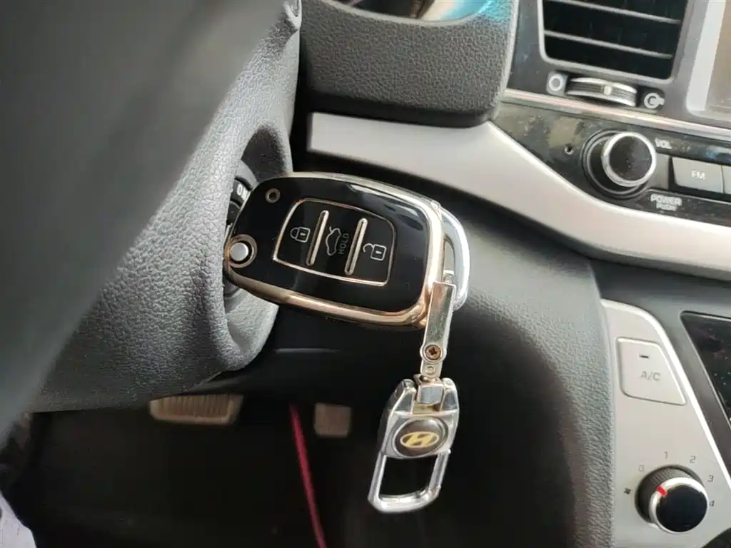 Hyundai Elantra 2016 — фото 9