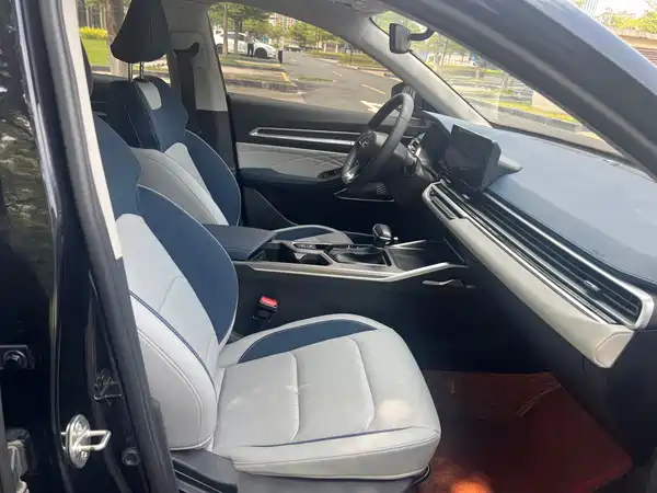 Geely Emgrand 2023