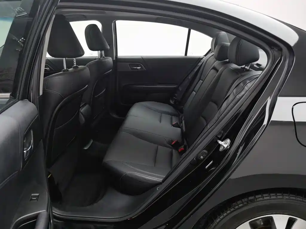 Honda Accord 2016 — фото 15