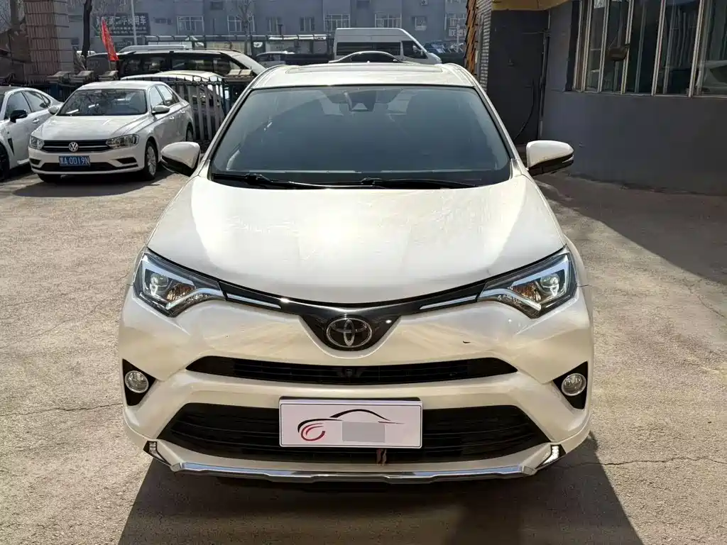 Toyota RAV4 2018 — фото 2