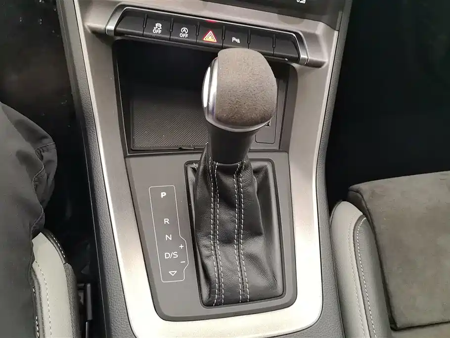Audi Q3 2020 — фото 16