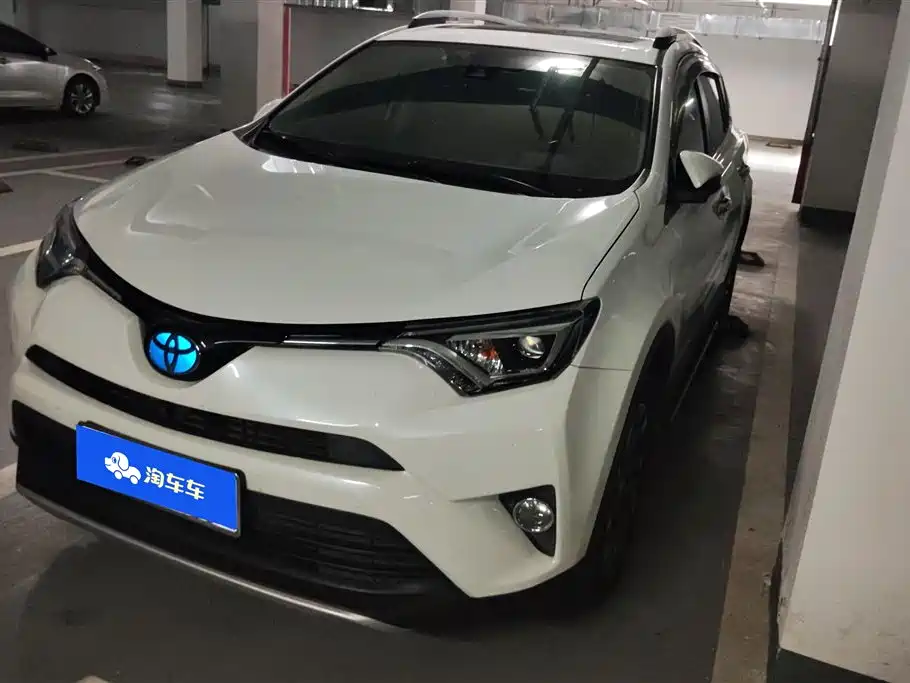 Toyota RAV4 2018 — фото 1