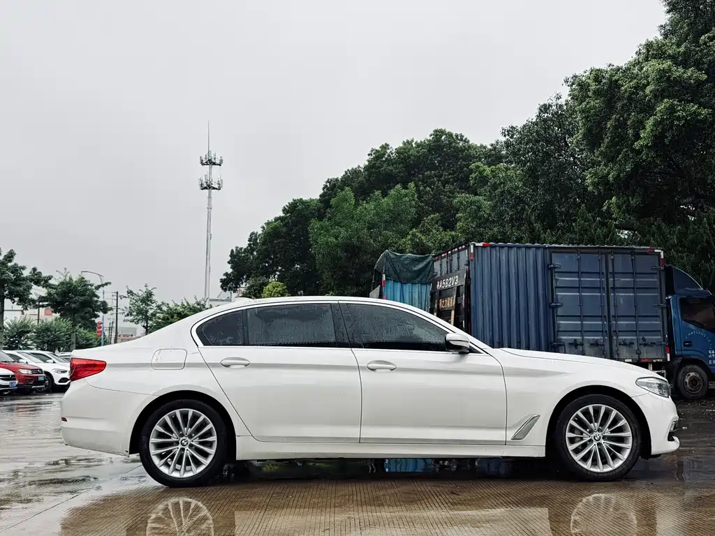 BMW 5 Series New Energy 2019 — фото 7