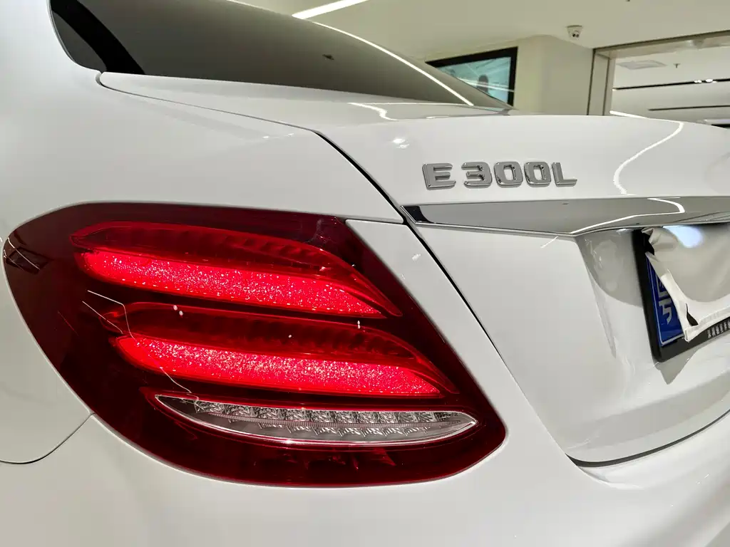 Mercedes-Benz E-Class 2019 — фото 23