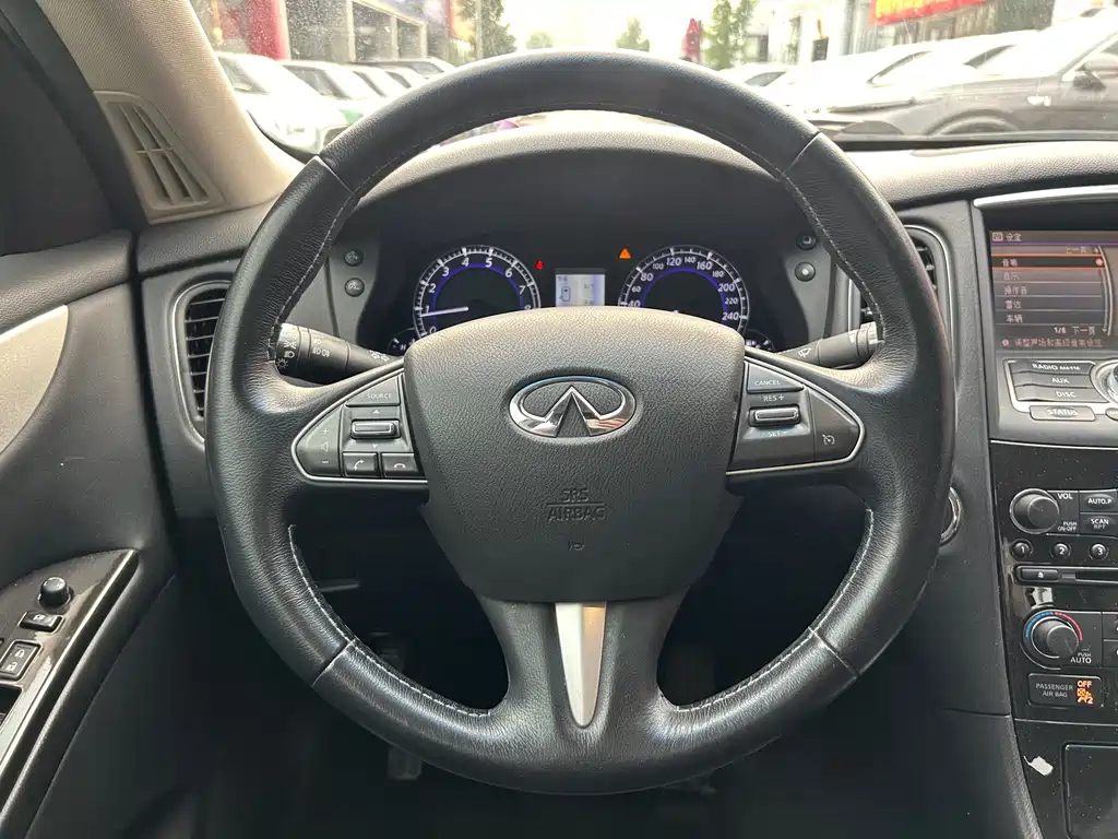 Infiniti QX50 2017 — фото 11