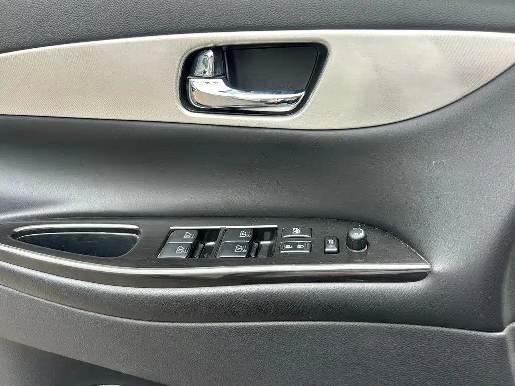 Infiniti QX50 2017 — фото 18