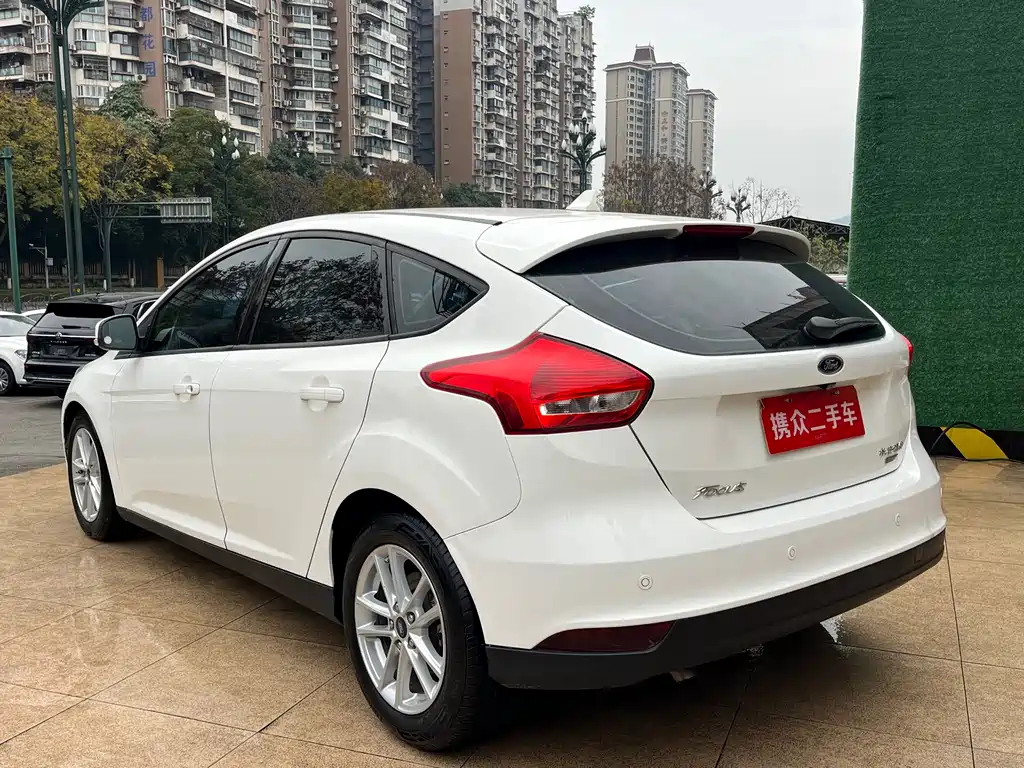Ford Focus 2017 — фото 14