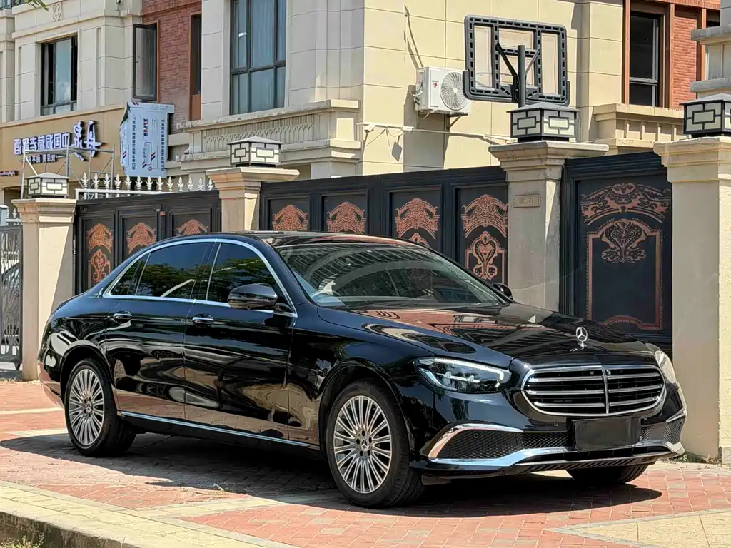 Mercedes-Benz E-Class 2022 — фото 3