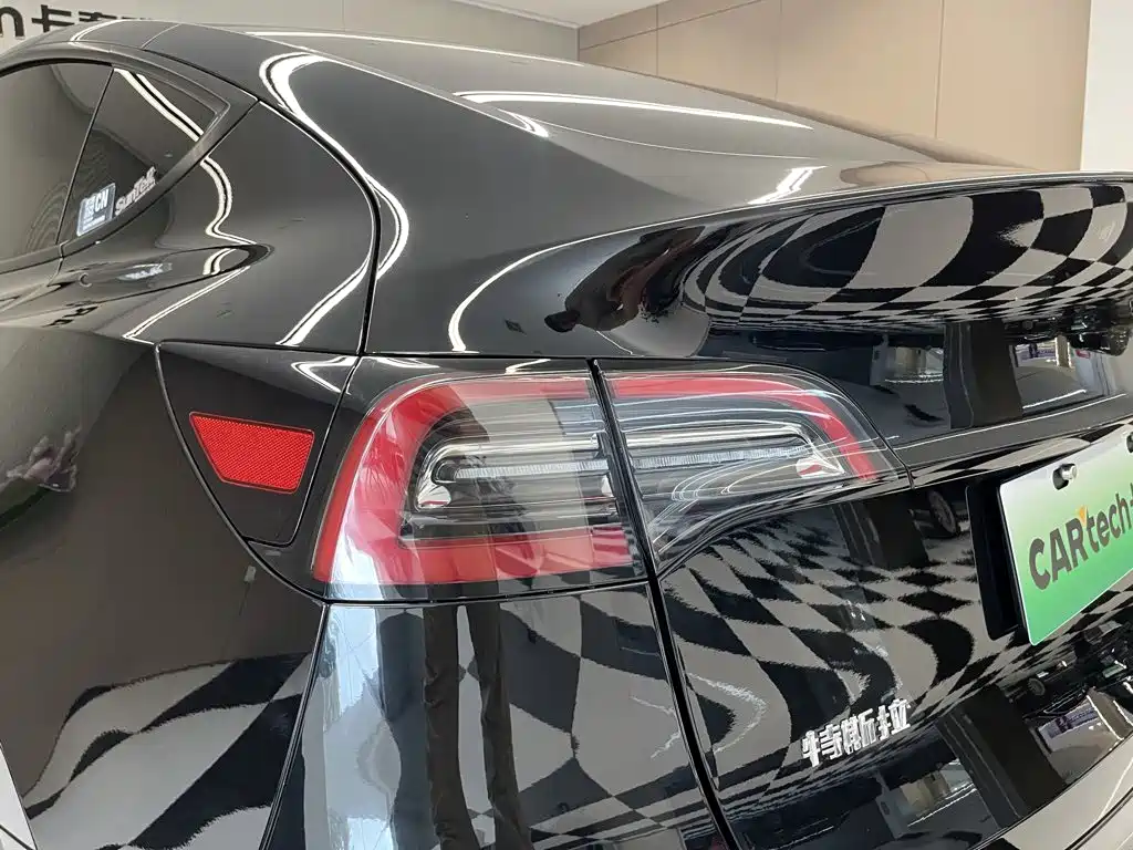 Tesla Model Y 2023 — фото 10